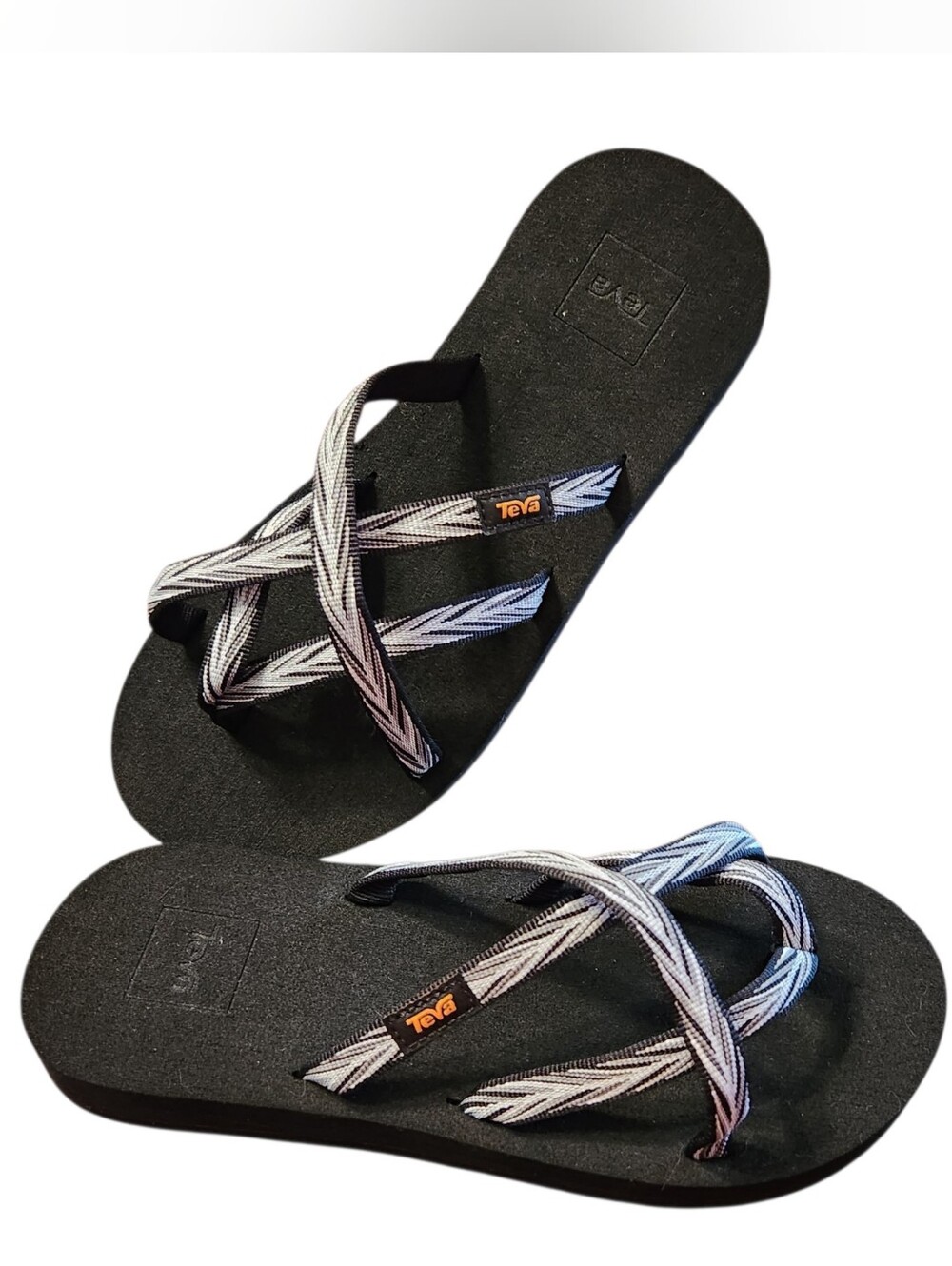 Teva Olowahu Women's Size 7 Flip-Flops Sandals Black & Gray Criss-Cross Straps